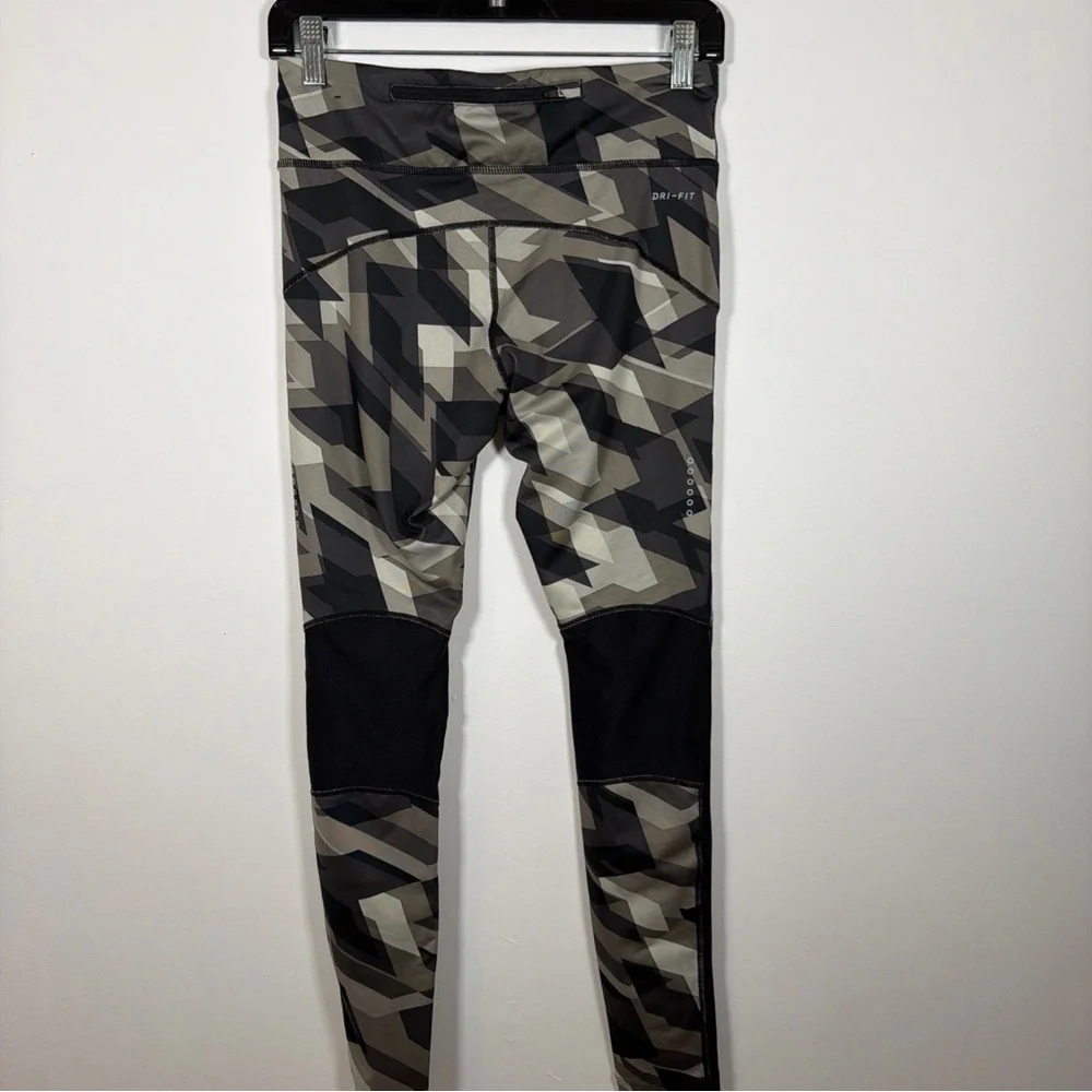 Nike dynamic leggings